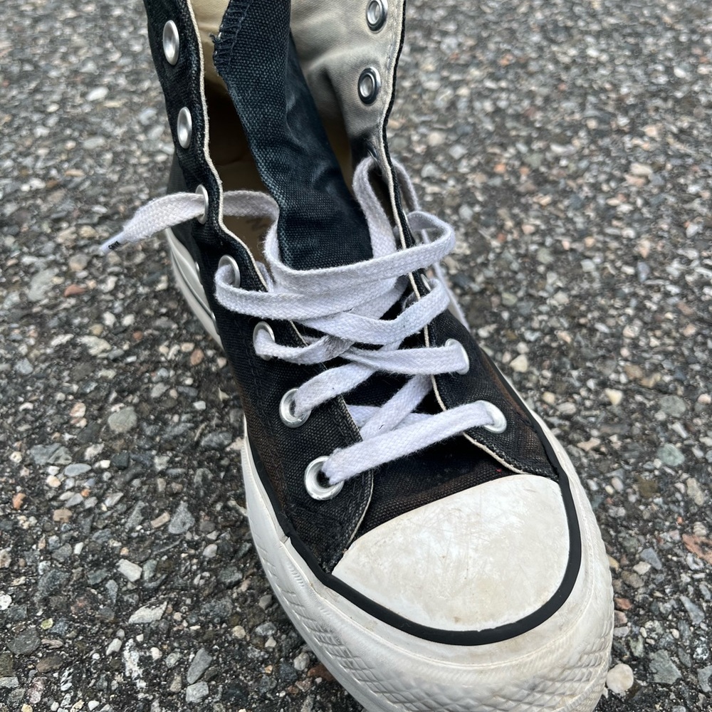 Women’s CONVERSE SZ 7, Classic Black and White High-Top Sneakers